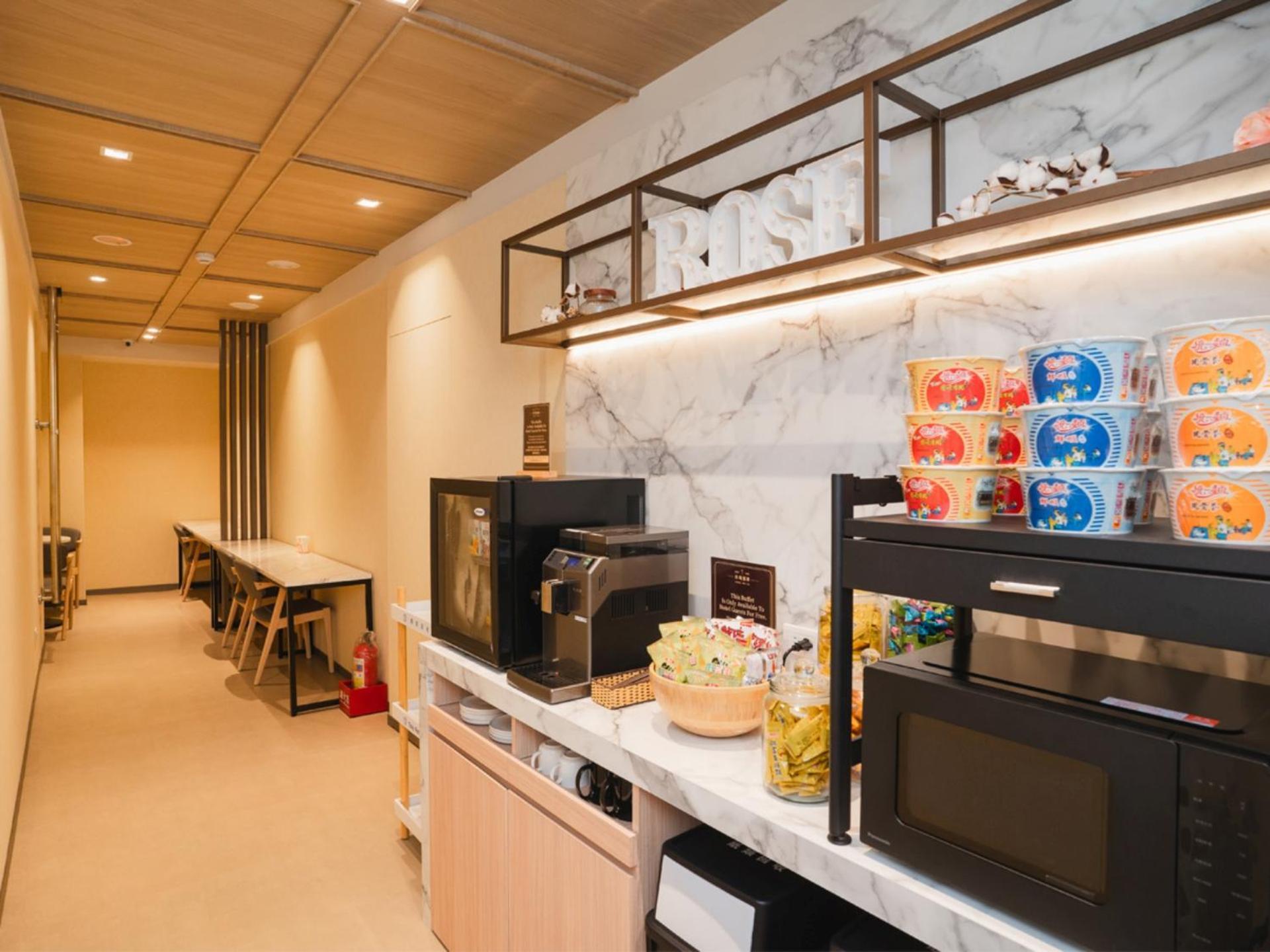 Royal Rose Hotel Zhongshan Taipei Exterior foto